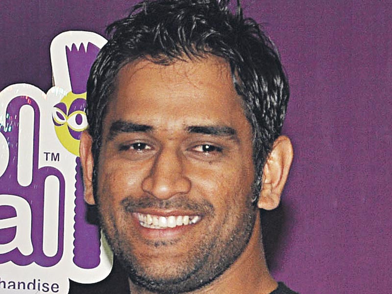 eb38_dhoni_27.jpg