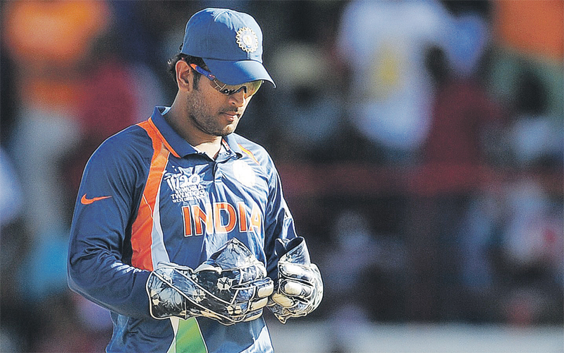 eb46_dhoni_13.jpg