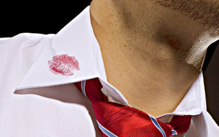 lipstick collar