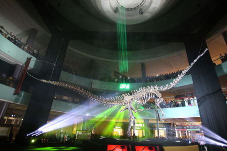 dinosaur statue