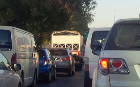 Crash causes tailback on Sheikh Zayed Road - Emirates 24|7