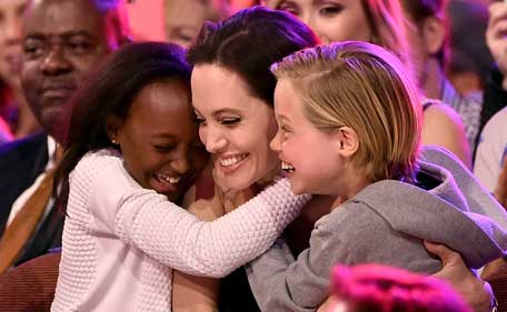 Angelina Jolie Zahara Marley Jolie-Pitt Shiloh Nouvel Jolie-Pitt