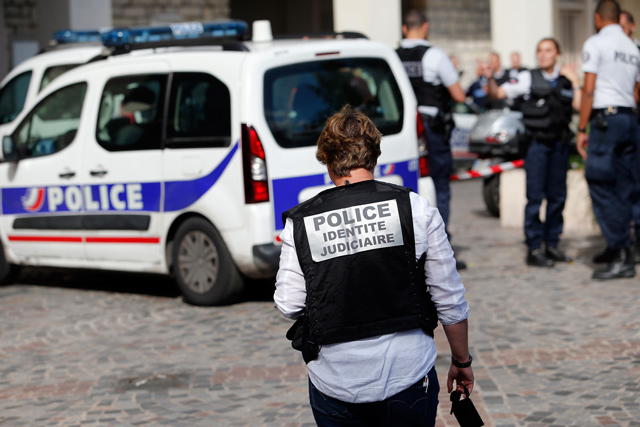 Car rams into soldiers, injuring six, in Paris suburb - Emirates 24|7