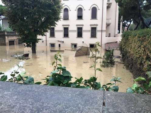 Heavy rains, floods hit Italy; at least 6 dead in Tuscany - Emirates 24|7
