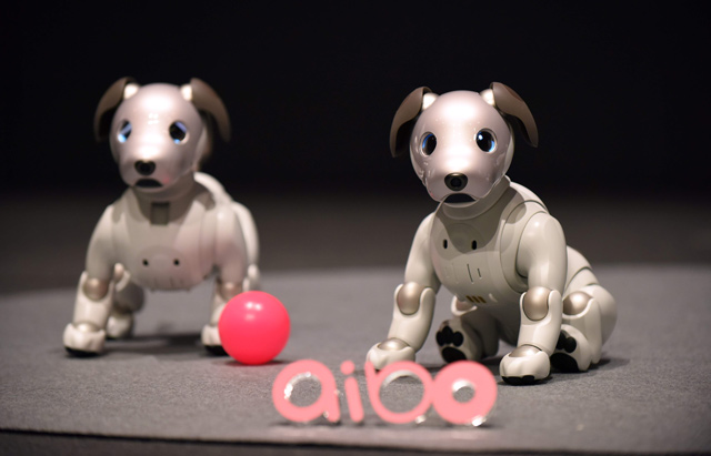 Sony's latest entertainment robots "aibo"