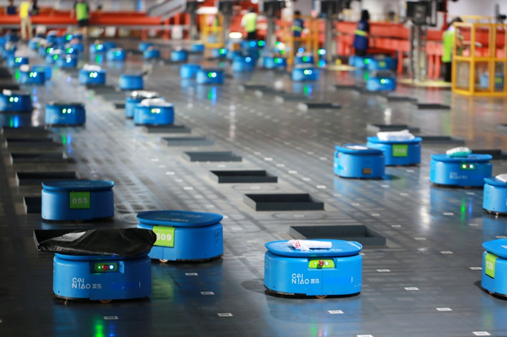 Robots operated by Alibaba's logistics