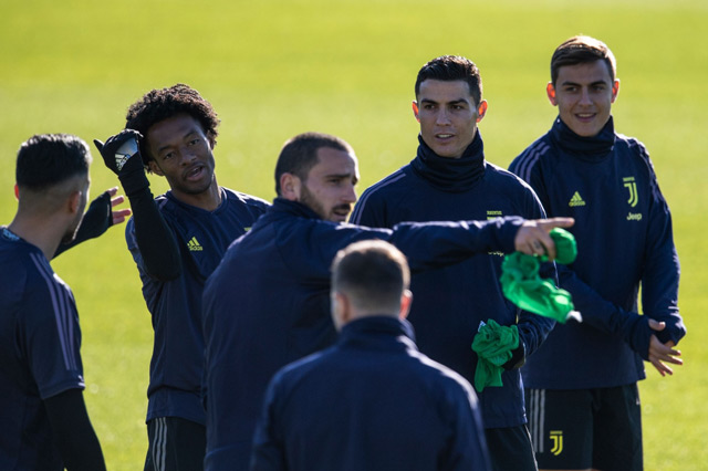 Juan Cuadrado (L), Juventus' Italian defender Leonardo Bonucci (C), Juventus' Portuguese forward Cri
