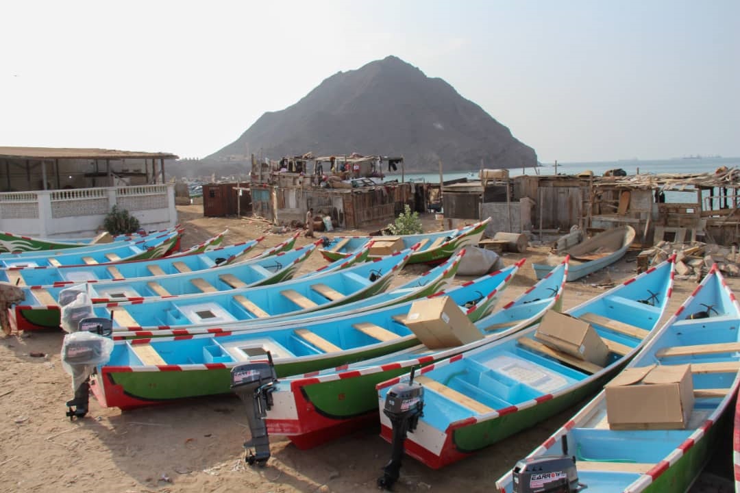 UAE distributes 25 fishing boats to families in Aden