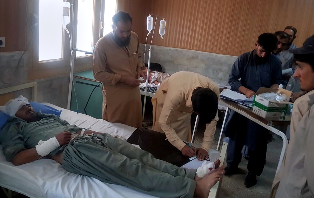 bus crash in pakistan