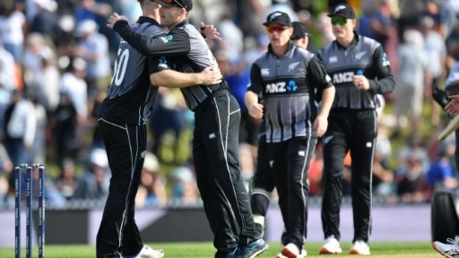 England collapse to give New Zealand T20 series lead