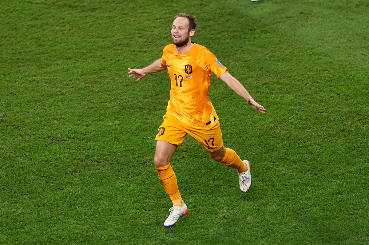 Bayern Munich sign Dutch defender Blind