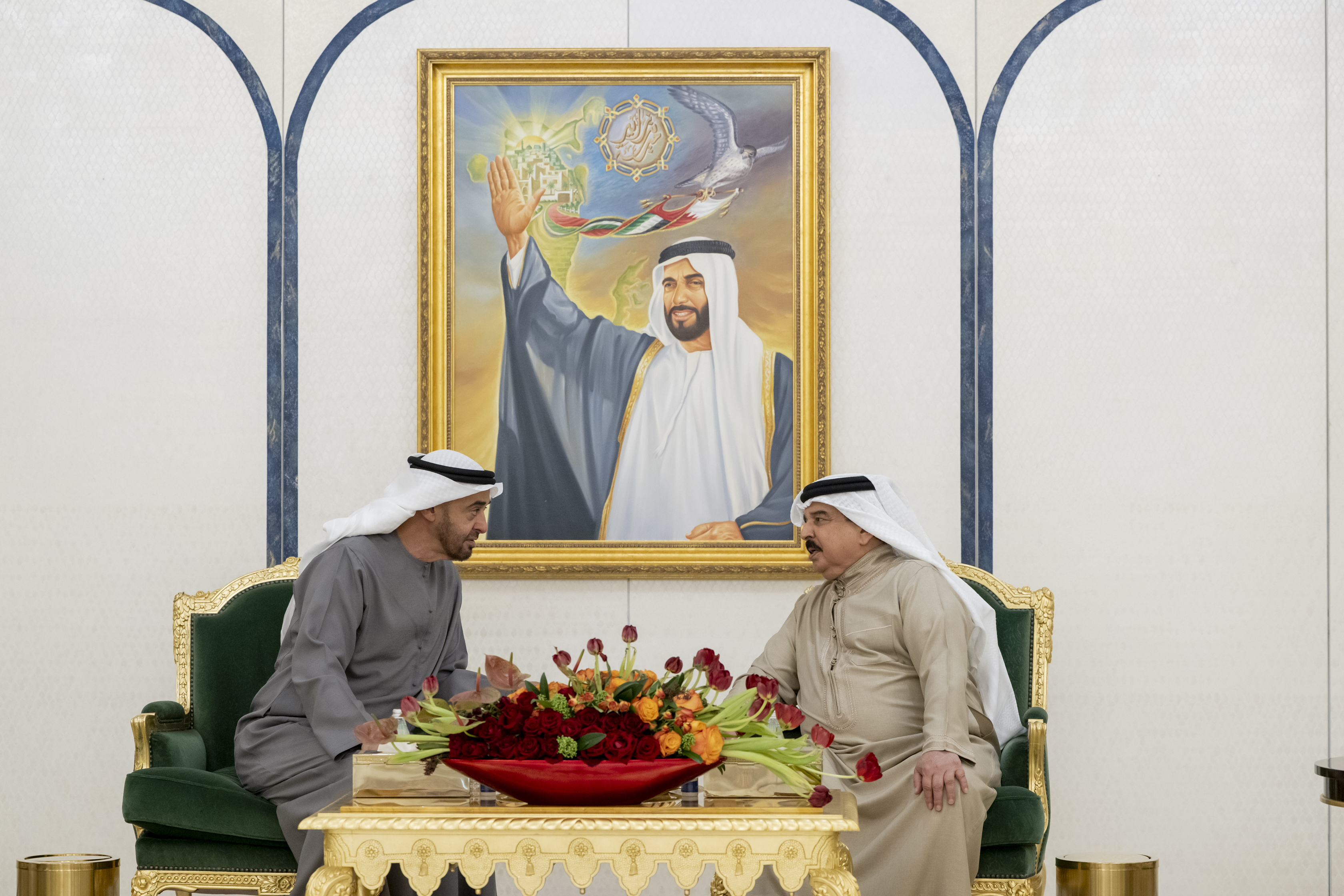 King of Bahrain receives UAE President at his residence in Abu Dhabi