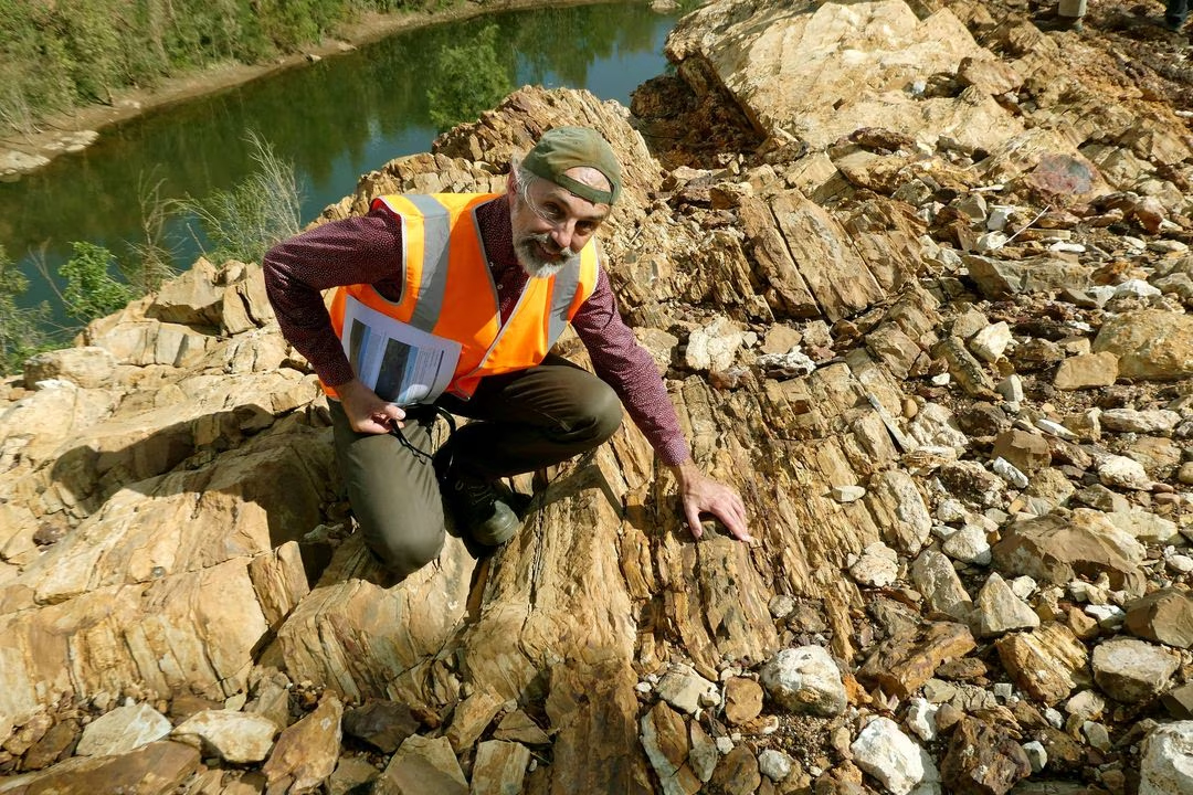 Molecular fossils open window on 'lost world' of primordial life