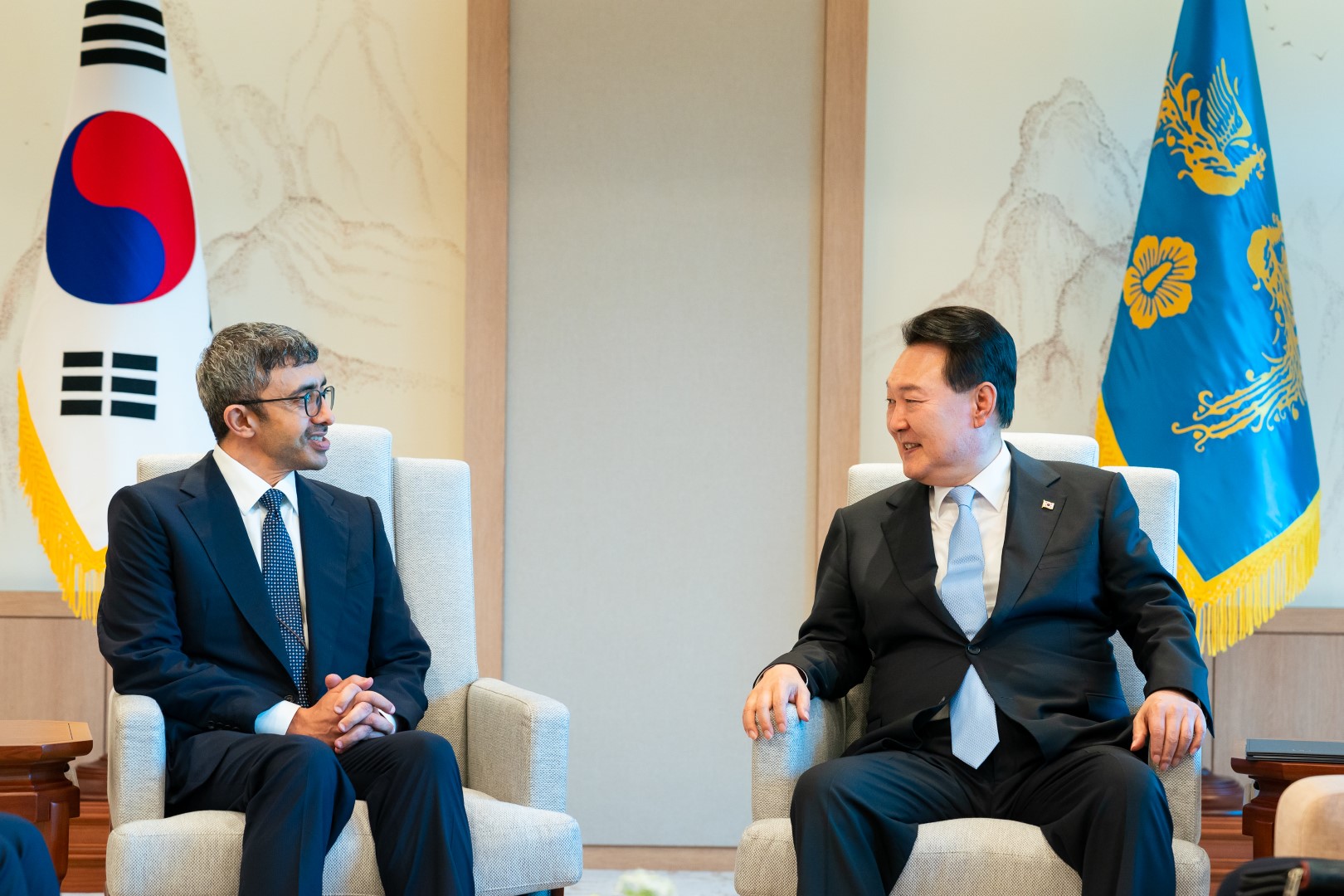 Korean President receives Abdullah bin Zayed in Seoul