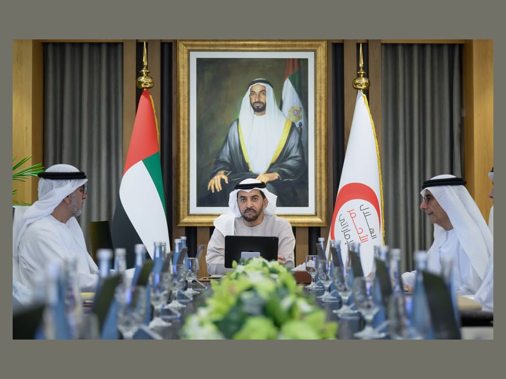 Hamdan bin Zayed chairs Emirates Red Crescent board meeting