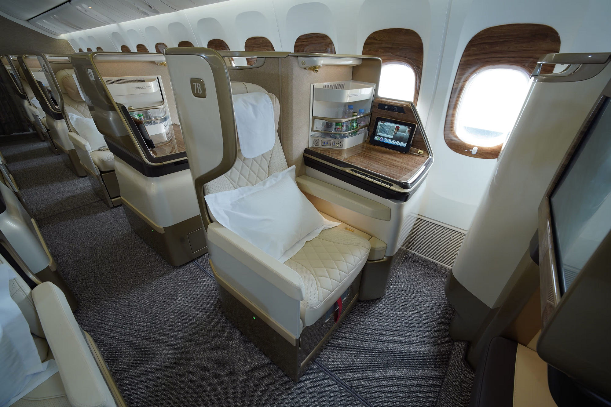 Emirates to introduce retrofitted Boeing 777s on two more cities