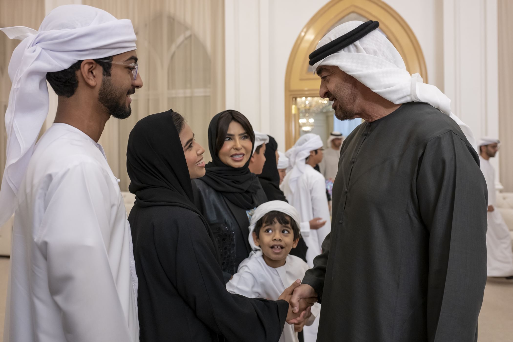 UAE President emphasises importance of social solidarity during meeting with foster mothers
