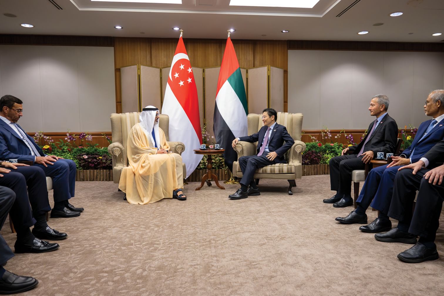 Crown Prince of Abu Dhabi, Prime Minister of Singapore discuss strengthening bilateral relations