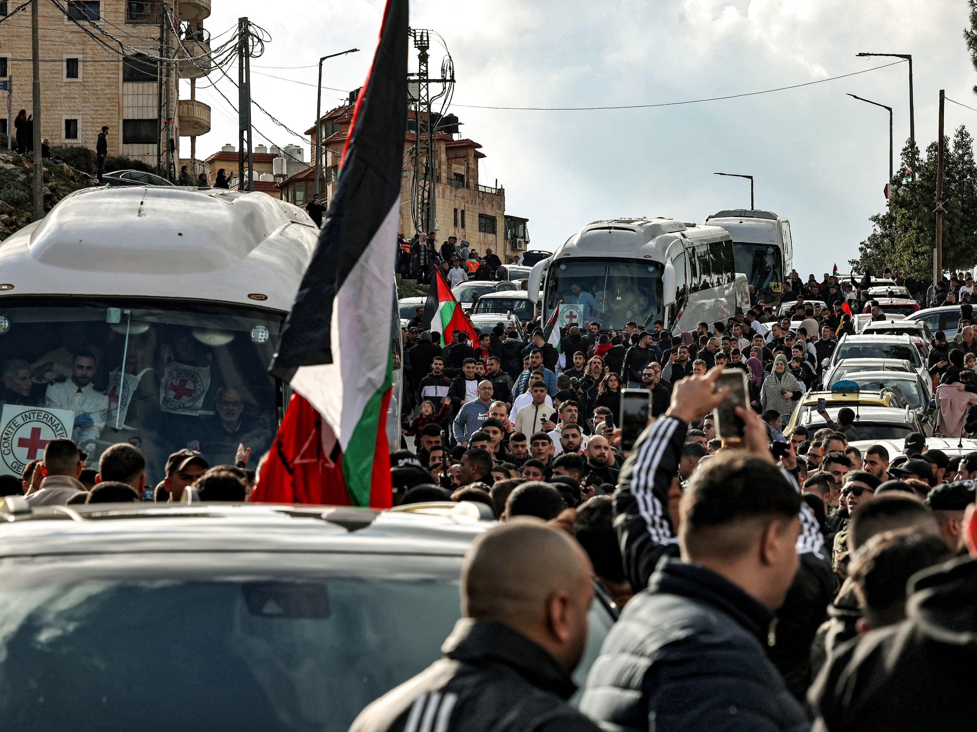 200 Palestinian prisoners released in exchange for 4 Israeli female soldiers