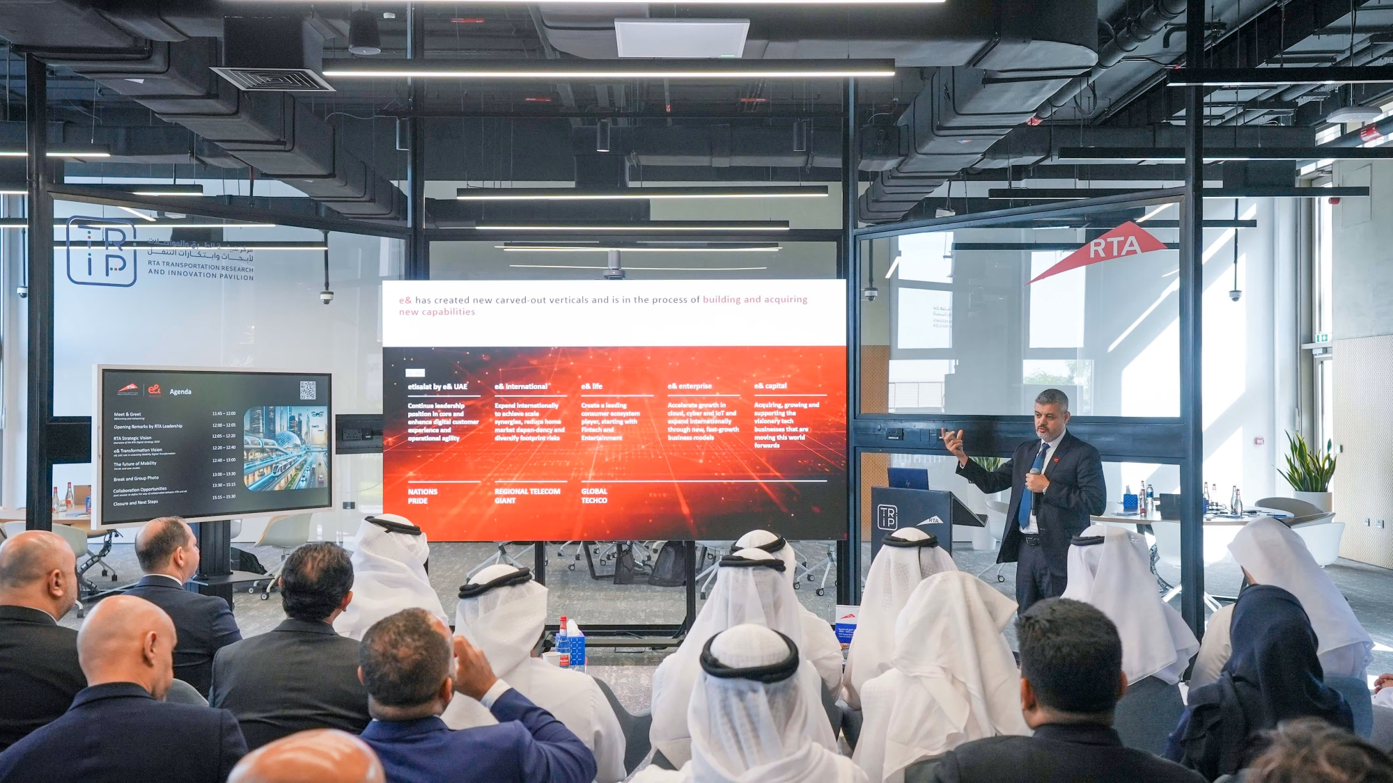 RTA, e& UAE explore advancing future technologies in mobility and communications