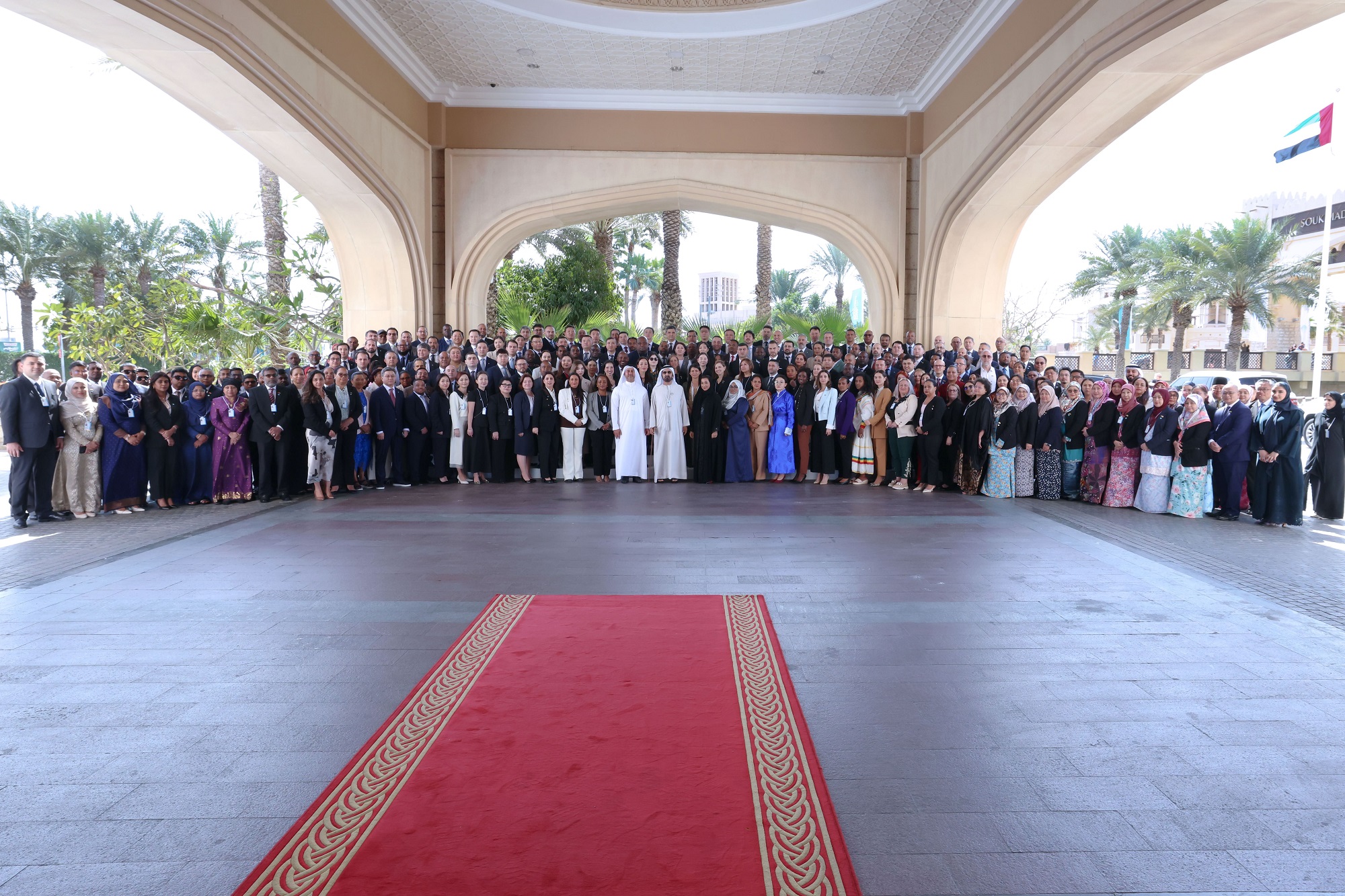 Mohammed bin Rashid attends graduation of 244 participants from 11 international government leadersh