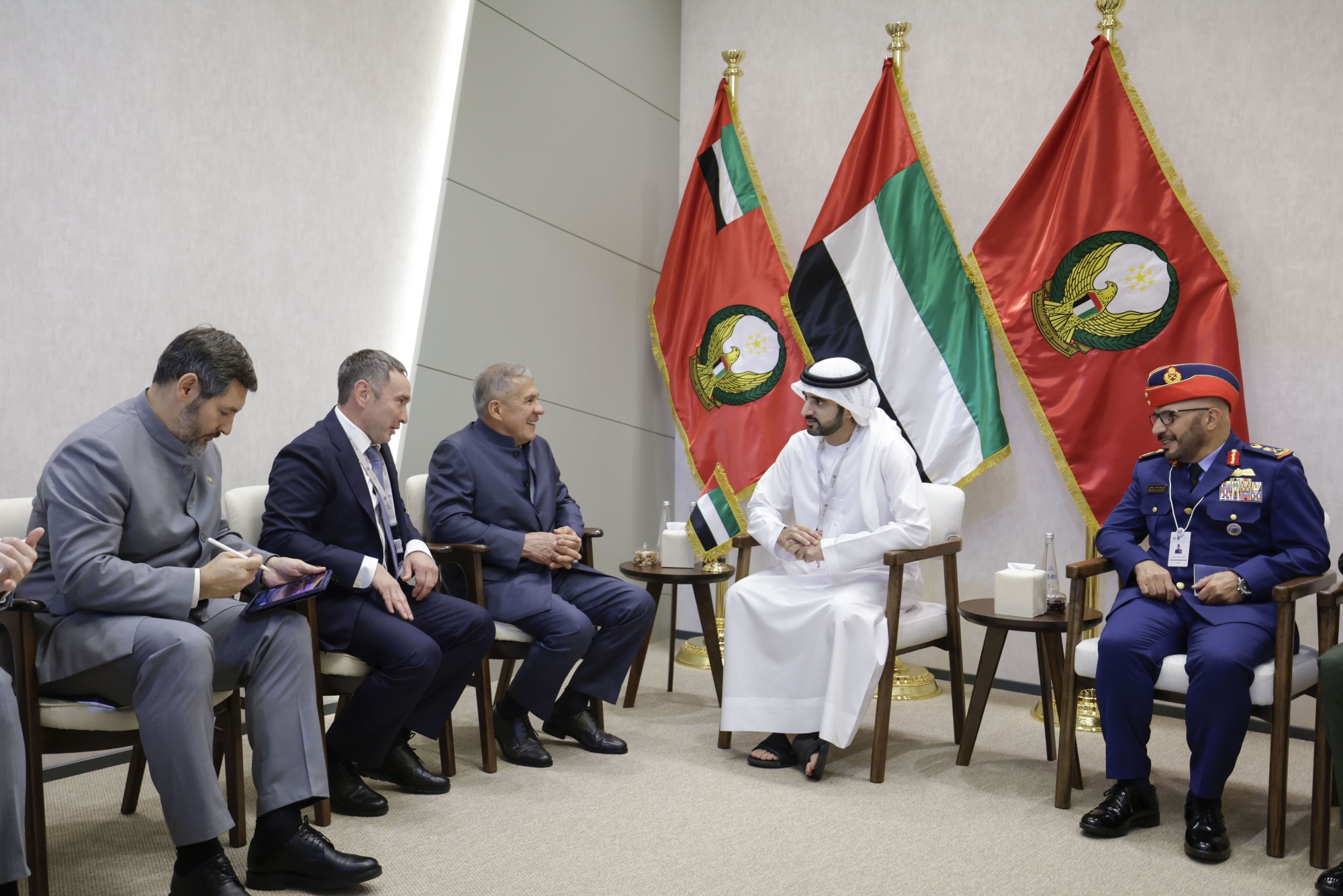 Hamdan bin Mohammed meets with President of Tatarstan on sidelines of IDEX 2025