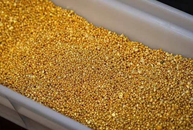 Gold Extends Gains Amid Tariff Uncertainty; Goldman Sachs Raises 2025 Forecast to $3,100/oz