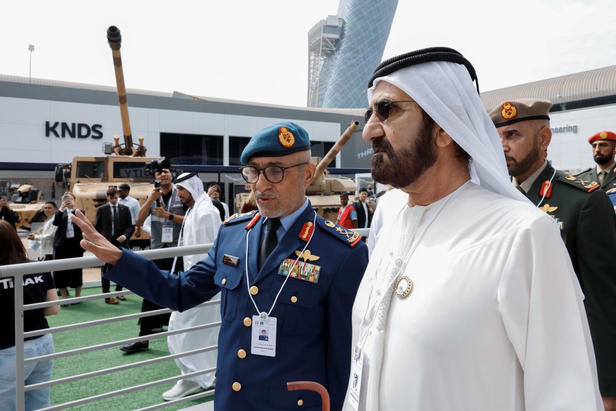 Mohammed bin Rashid visits International Defence Exhibition in Abu Dhabi