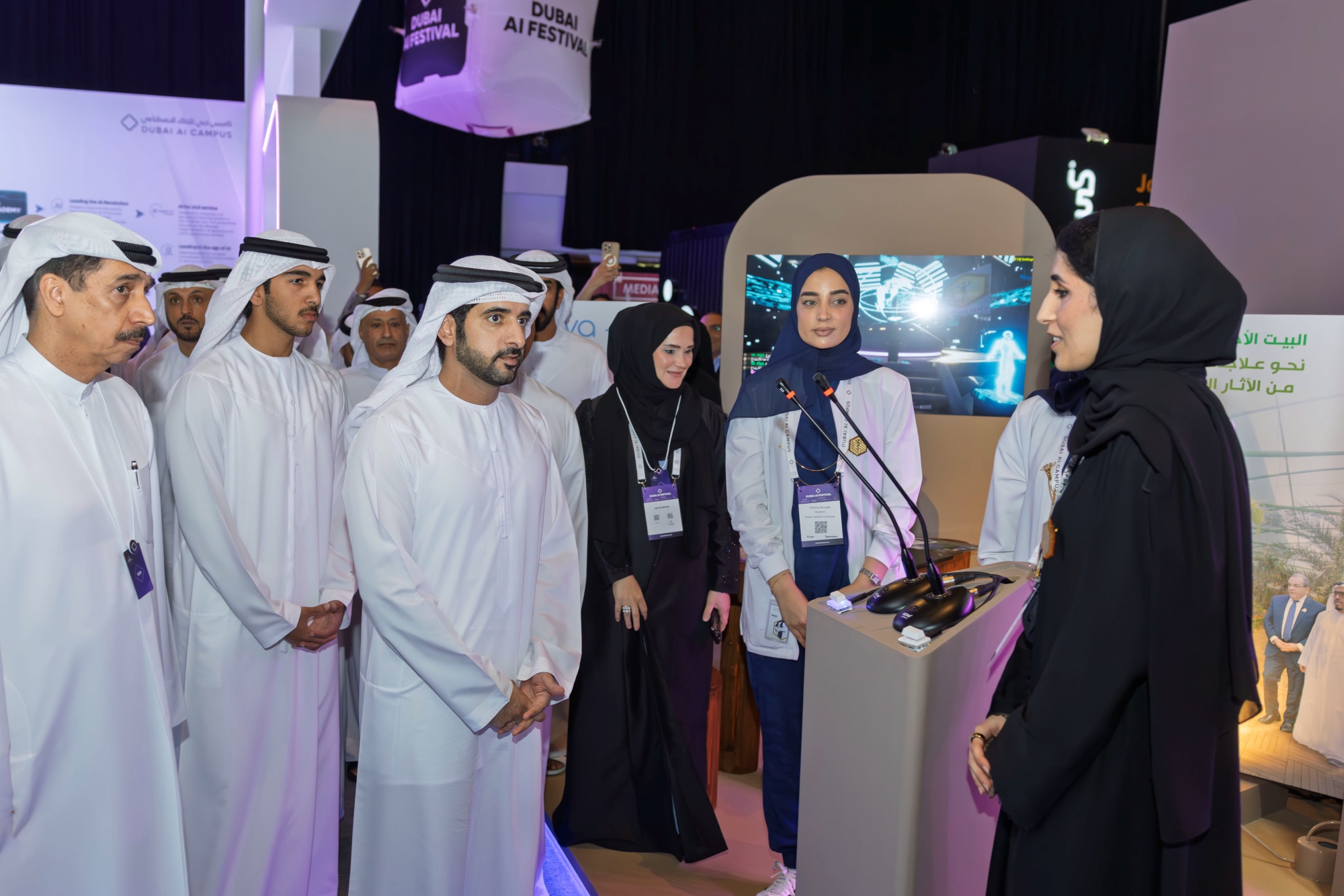 Hamdan bin Mohammed visits the Dubai AI Festival