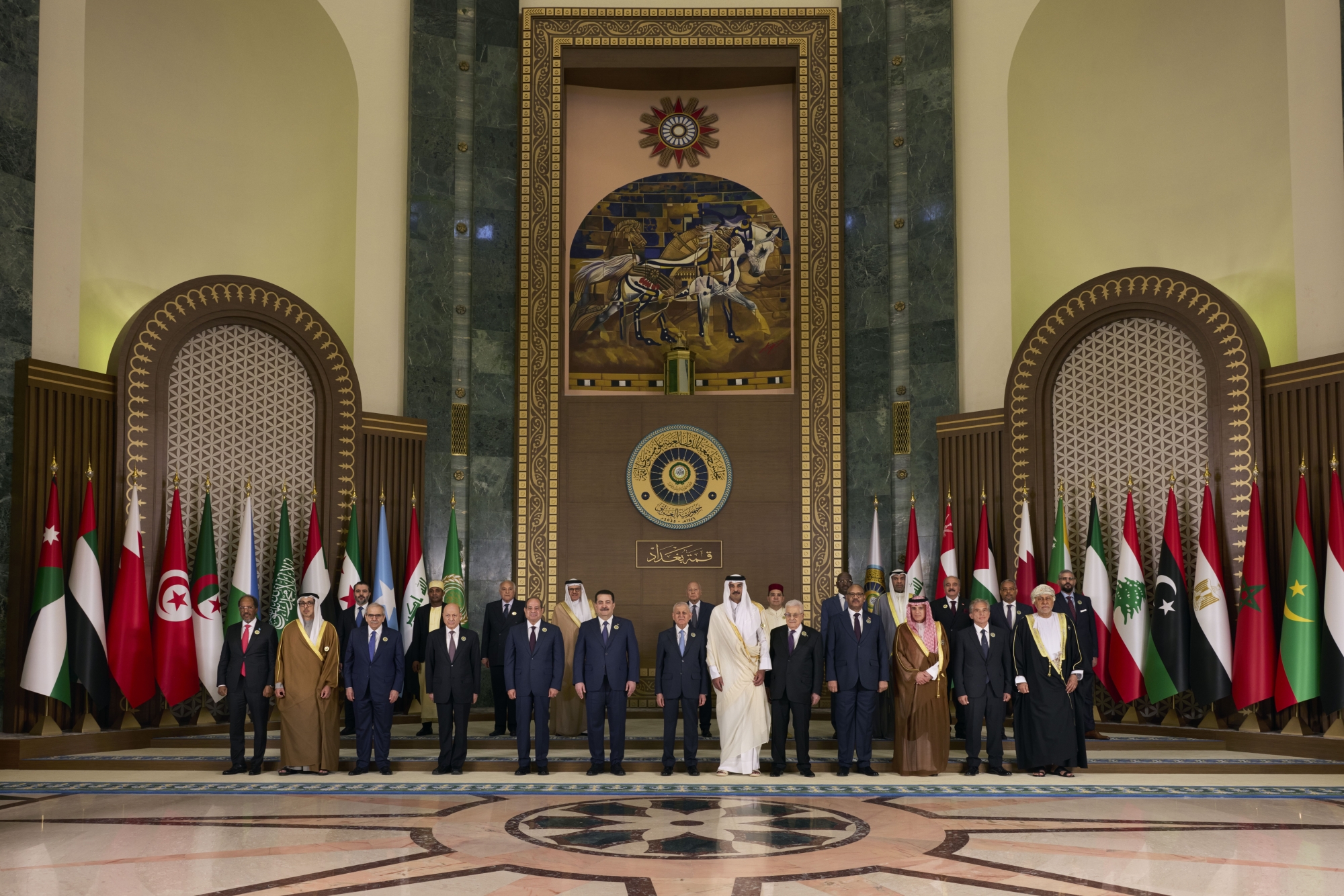 On behalf of UAE President, Mansour bin Zayed participates in Arab Summit in Iraq